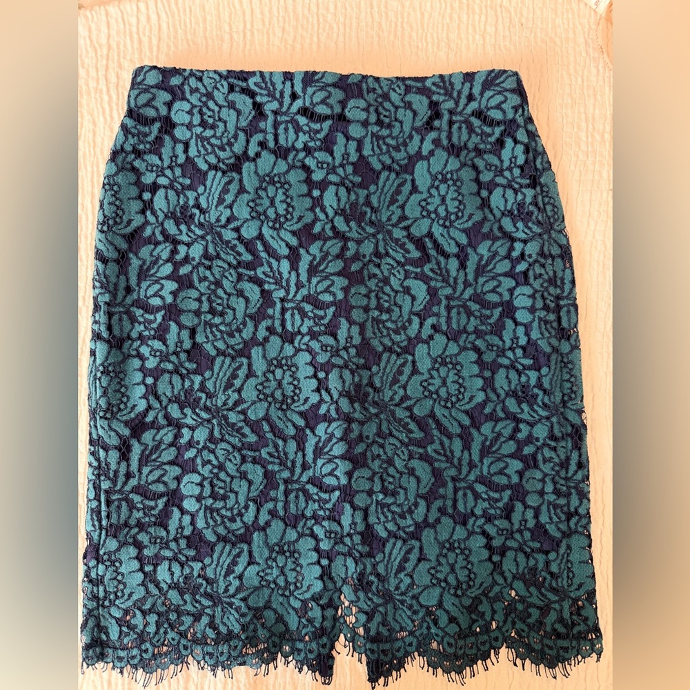 Banana Republic Elegant Teal Floral Lace Skirt – Feminine & Chic Style 💚 - Picture 7 of 7